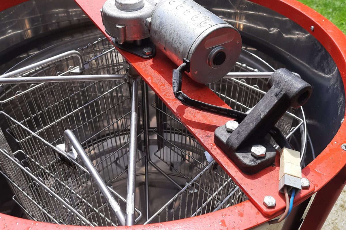 Pierwsza miodarka później już była za mała