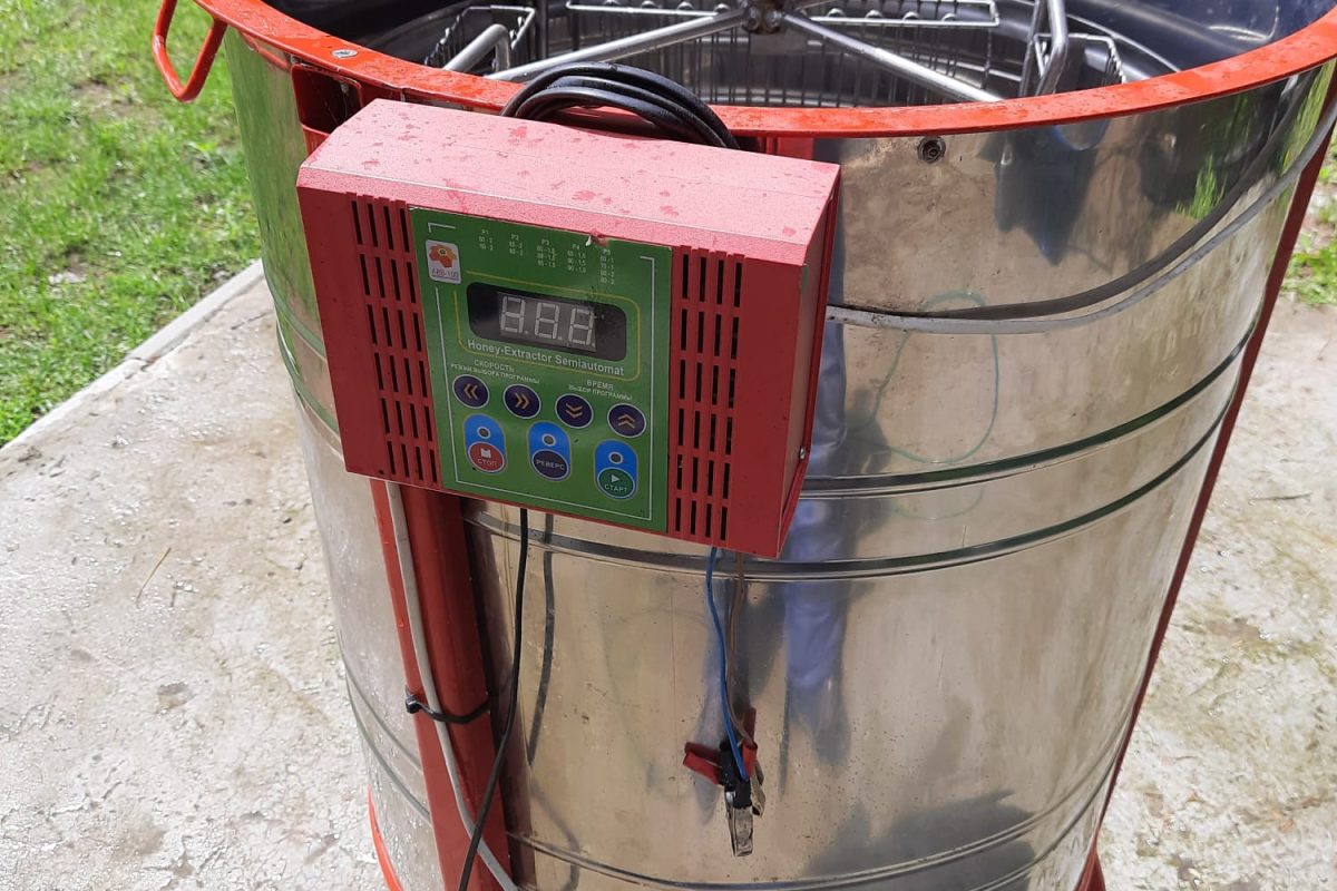 Pierwsza miodarka później już była za mała2